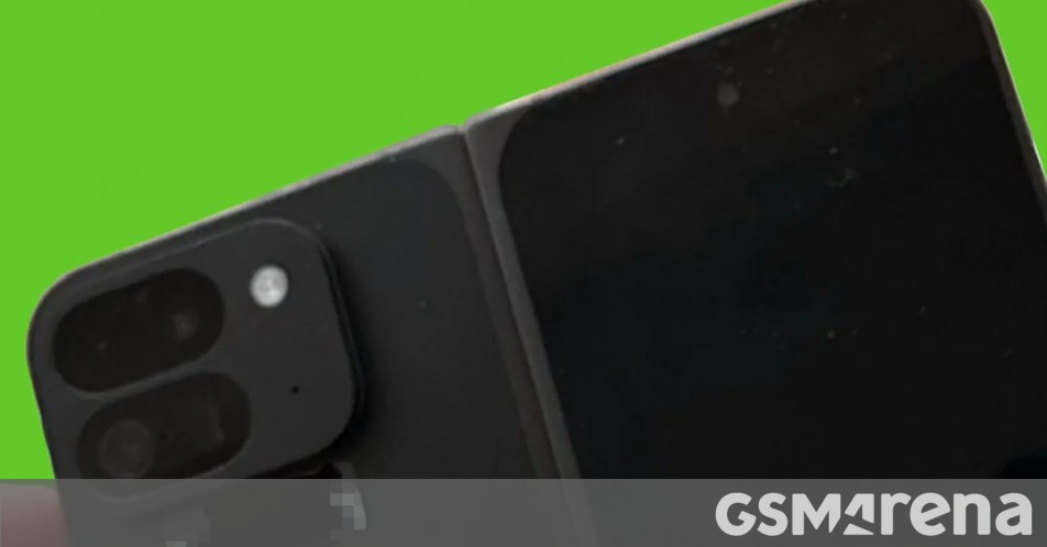 Leaked Images Of The Google Pixel Fold 2 In A