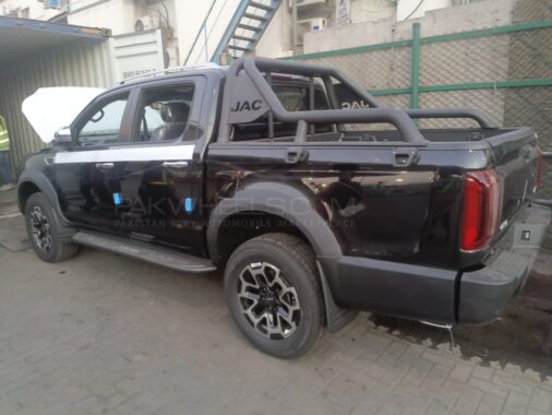 Leaked Photos Of Jac T9 Pickup At Karachi Port